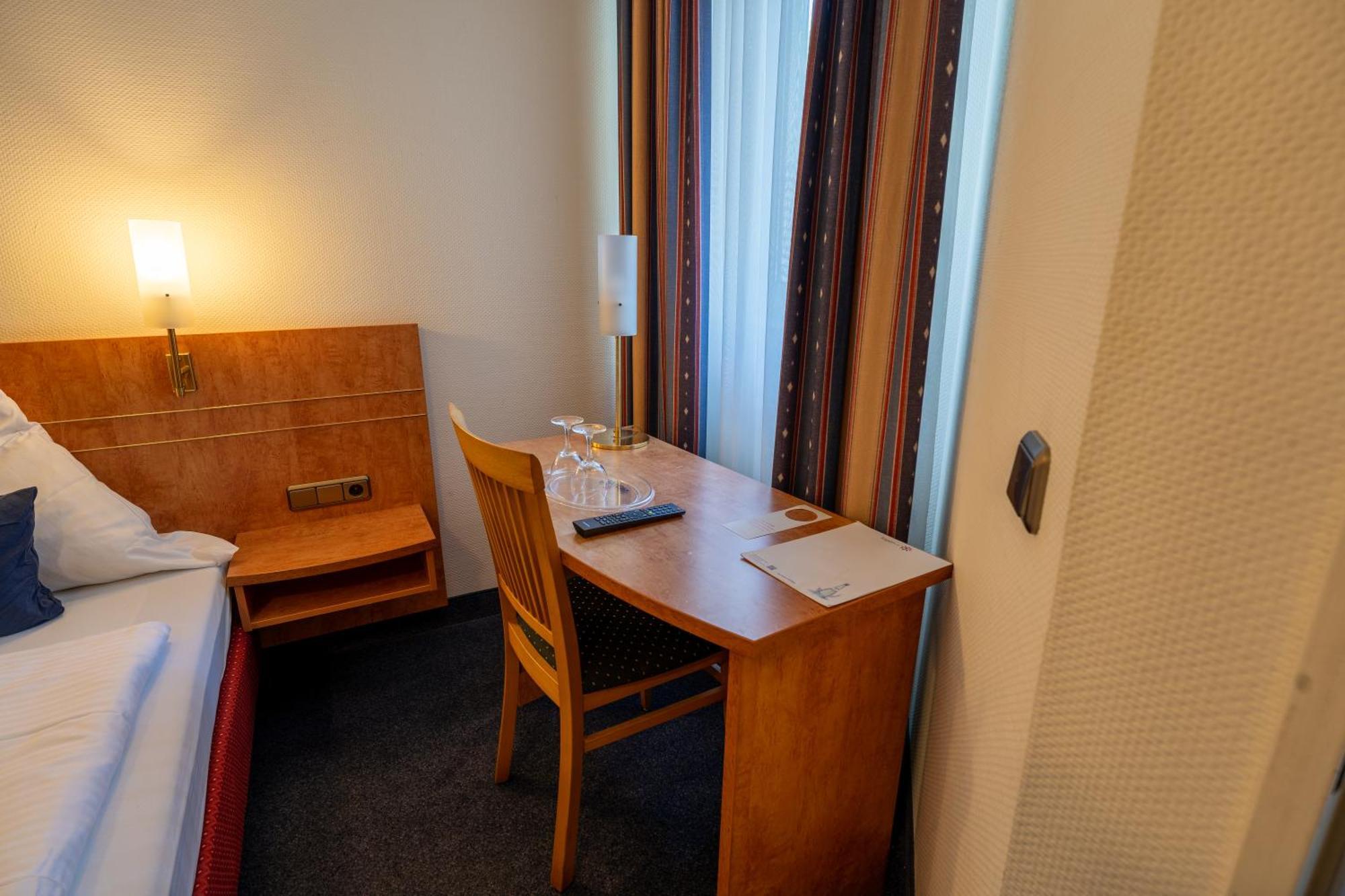 Airport Business Hotel Koeln Экстерьер фото